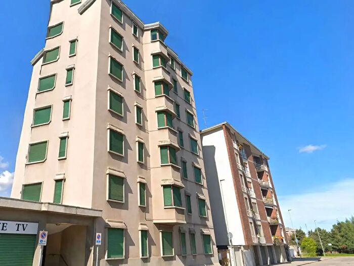 Appartamento trilocale in vendita in Via SAdalgiso, Novara