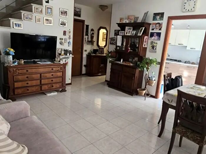 Appartamento con 5 locali in vendita in Via Simone Martini, Firenze