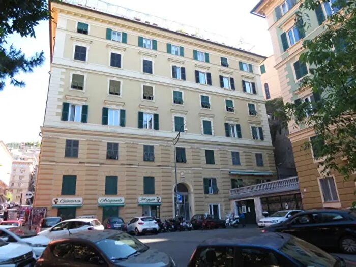 Appartamento con 6 locali in affitto in Corso Firenze, Genova