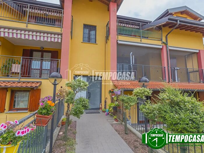 Appartamento con 5 locali in vendita in Via G di Vittorio, Gaggiano