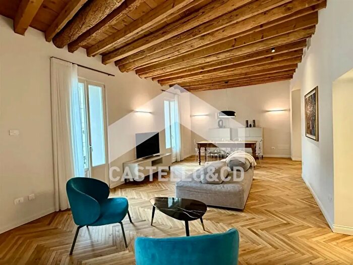 Appartamento quadrilocale in vendita in Via Porto Vecchio, Desenzano Del Garda