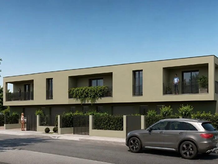 Casa con 6 locali in vendita in Via Giuseppe Garibaldi, San Pietro In Gu
