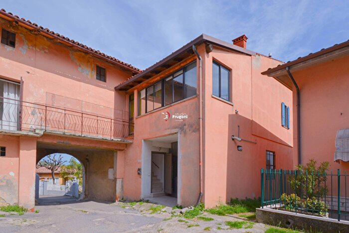 Casa con 6 locali in vendita in Via Po, Serle