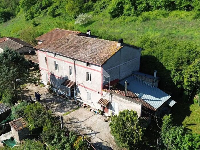 Casa con 8 locali in vendita in Via Casilina, Valmontone