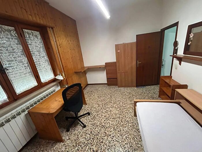 Casa quadrilocale in affitto in Via Sempione, Pisa