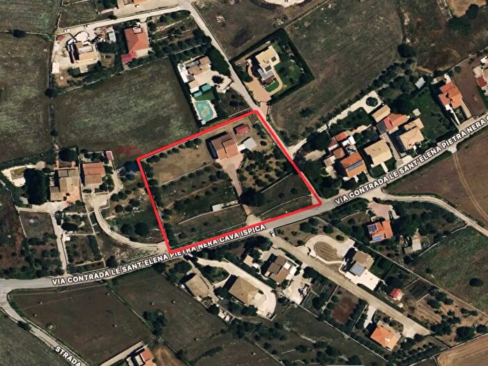 Casa con 9 locali in vendita in Via Pietre Nere Cava Ispica, Modica