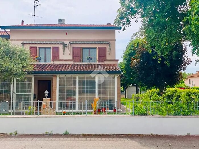 Casa con 6 locali in vendita in Via della Pieve, Ravenna