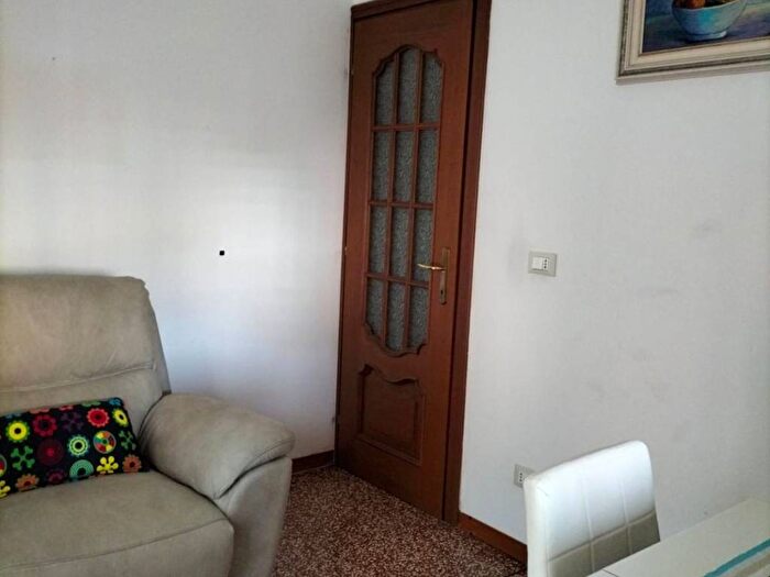 Appartamento trilocale in affitto in Via Lodovico Calda, Sestri Ponente, Genova