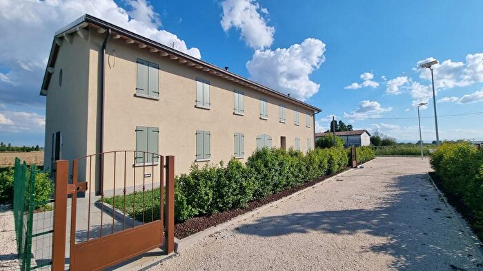 Casa quadrilocale in vendita in Via Morbidina di Cortile, Carpi