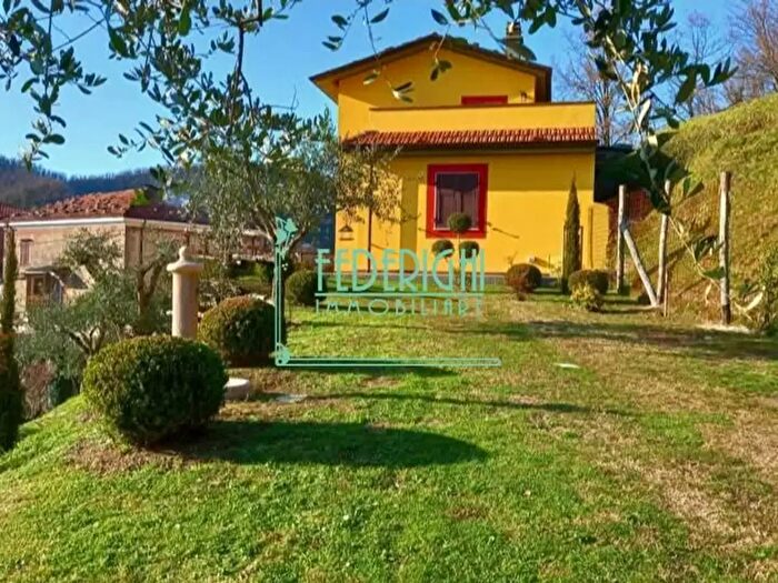 Casa quadrilocale in vendita in Fivizzano