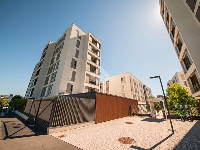 Appartamento trilocale in affitto in Via E Colorni, Viale Ungheria Mecenate, Milano