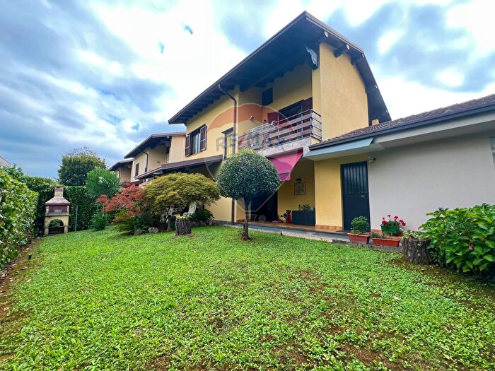 Casa con 6 locali in vendita in Via Bergamina, Arcore