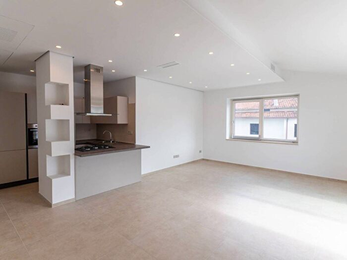 Appartamento trilocale in affitto in Viale delle Mimose, Matinella, Albanella