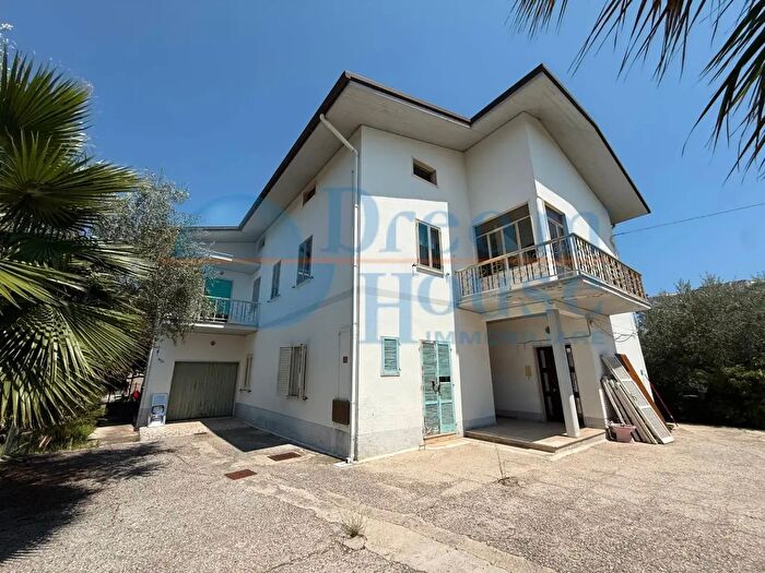 Appartamento con 5 locali in vendita in Via Lombardia, Alba Adriatica