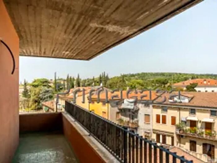 Appartamento con 7 locali in vendita in Verona