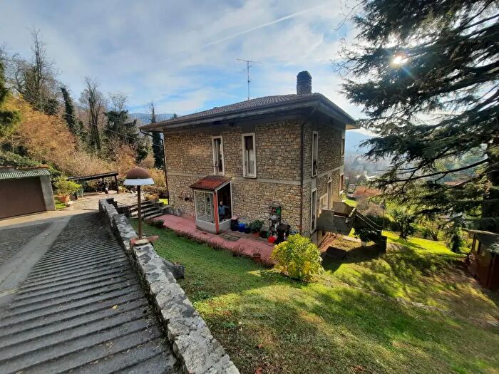 Casa con 6 locali in vendita in Brescia