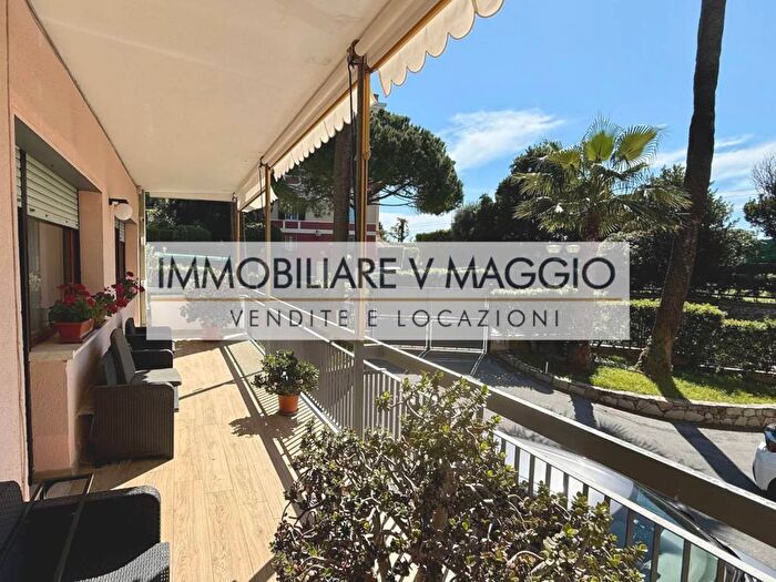 Appartamento con 6 locali in affitto in Viale Ponte dellAmmiraglio, Quarto, Genova