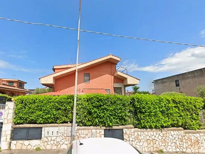 Casa con 5 locali in vendita in Via Roviano, Guidonia Montecelio