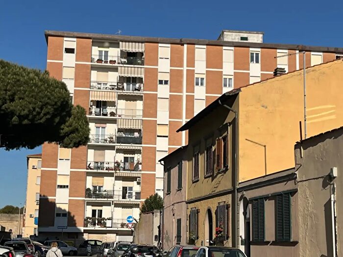 Appartamento quadrilocale in vendita in Via Guarducci, Livorno