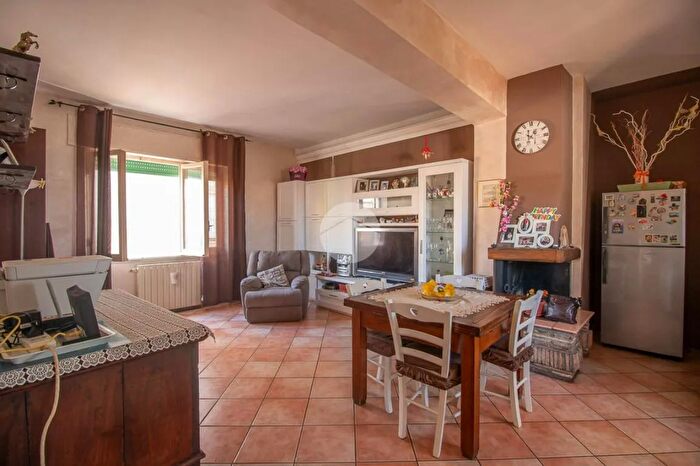 Appartamento trilocale in vendita in Vicolo degli Orti, Magliano Sabina