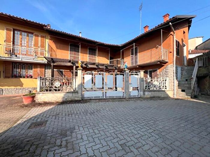 Casa con 6 locali in vendita in Vicolo Cividale, Monta