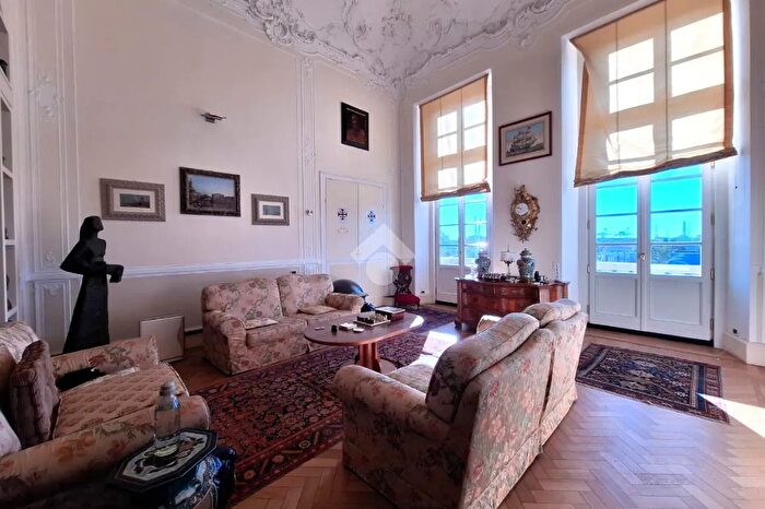 Appartamento con 7 locali in vendita in Via di Sottoripa, Genova