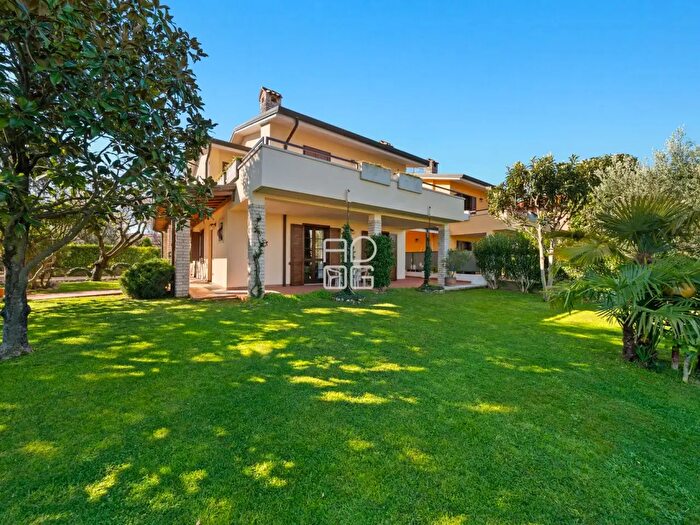 Casa con 10 locali in vendita in Sirmione