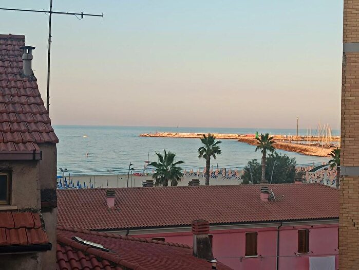 Appartamento trilocale in vendita in Via Regina Elena, Civitanova Marche