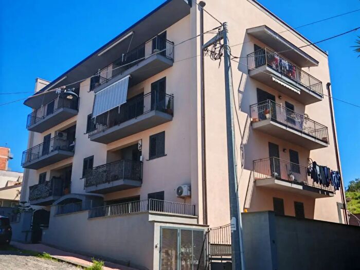 Appartamento con 5 locali in vendita in Via Biella, Paterno