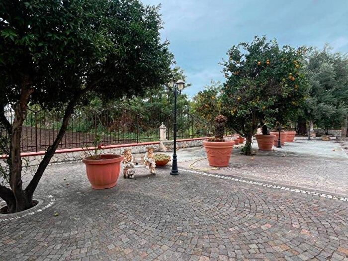 Casa con 6 locali in affitto in Via Potenza, Pinetamare, Castel Volturno