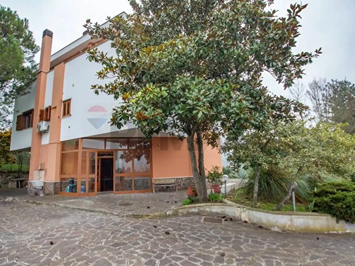 Casa con 5 locali in vendita in Contrada Costa Cola, Bucchianico