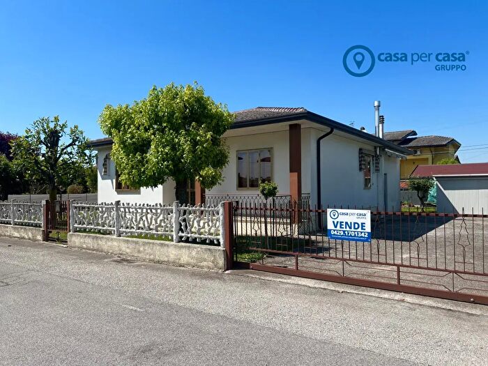 Casa quadrilocale in vendita in Via Vivaldi, Solesino