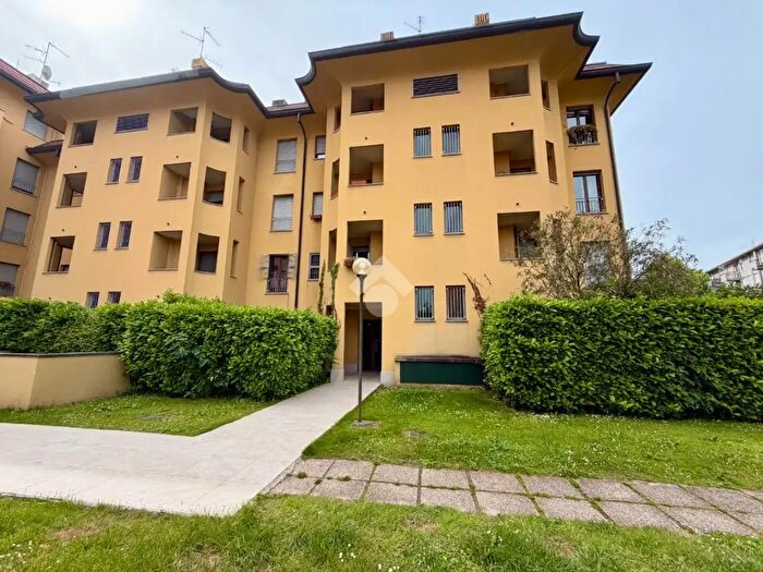 Appartamento trilocale in vendita in Carlo Montanari, Monza