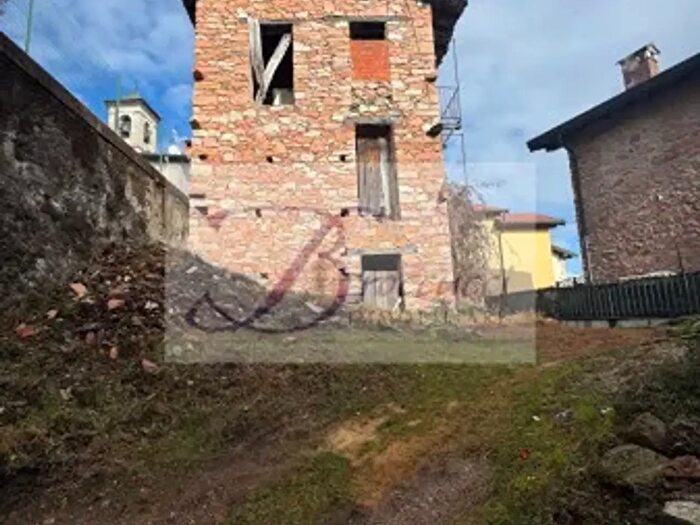 Casa con 5 locali in vendita in Cuasso Al Monte