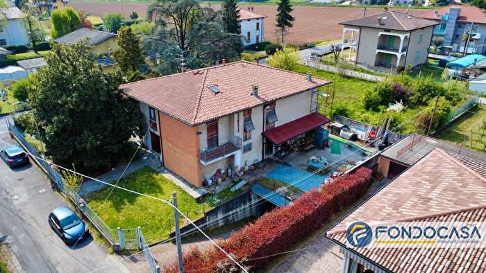 Casa con 8 locali in vendita in Via Formiche, Castelli Calepio