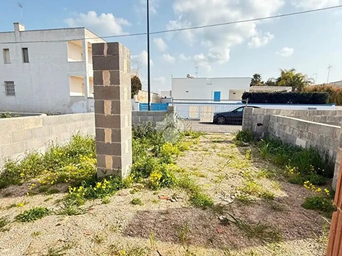 Casa trilocale in vendita in Via Amalfi, Taviano