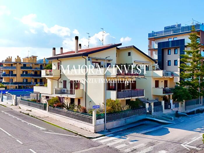 Appartamento con 6 locali in vendita in Via Giannina Milli, San Benedetto Del Tronto