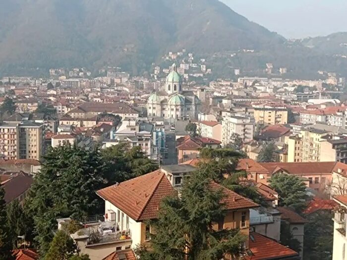 Appartamento trilocale in affitto in Como