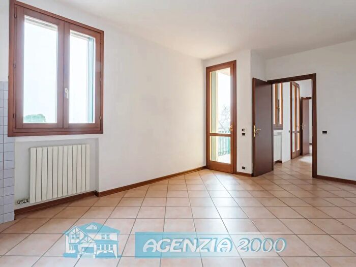 Appartamento bilocale in vendita in Via Roma, Due Carrare