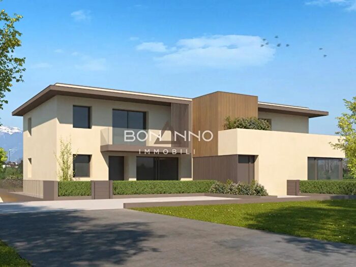 Appartamento trilocale in vendita in Via San Pio X, Castelfranco Veneto