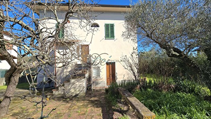 Casa con 10 locali in vendita in Via Cercatoia Alta, Montecarlo