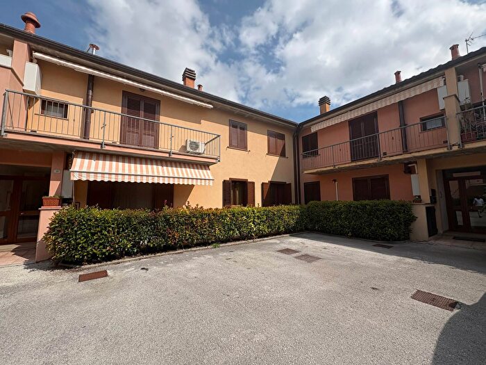 Appartamento con 5 locali in vendita in Via Crocifisso C, Sassoferrato