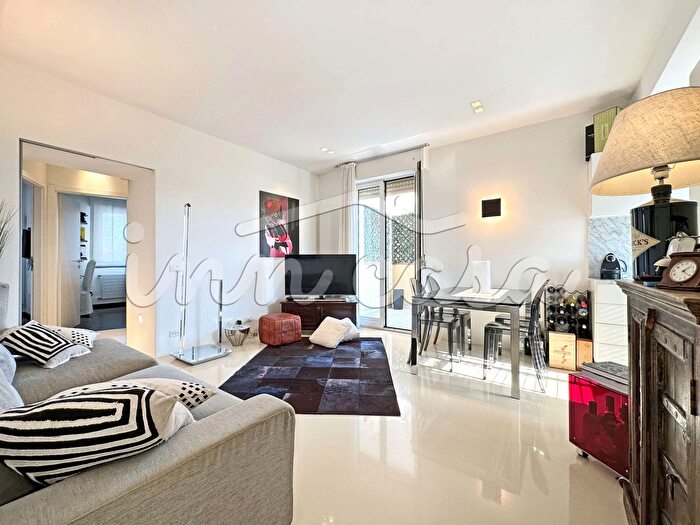 Appartamento quadrilocale in vendita in Via Reno, Rimini