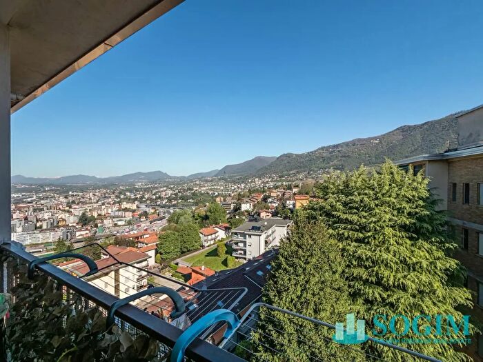 Appartamento trilocale in vendita in Via Pio XI, Como