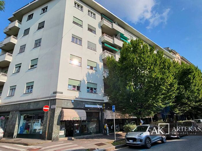 Appartamento trilocale in affitto in Viale Dante, Centro Storico, Novara