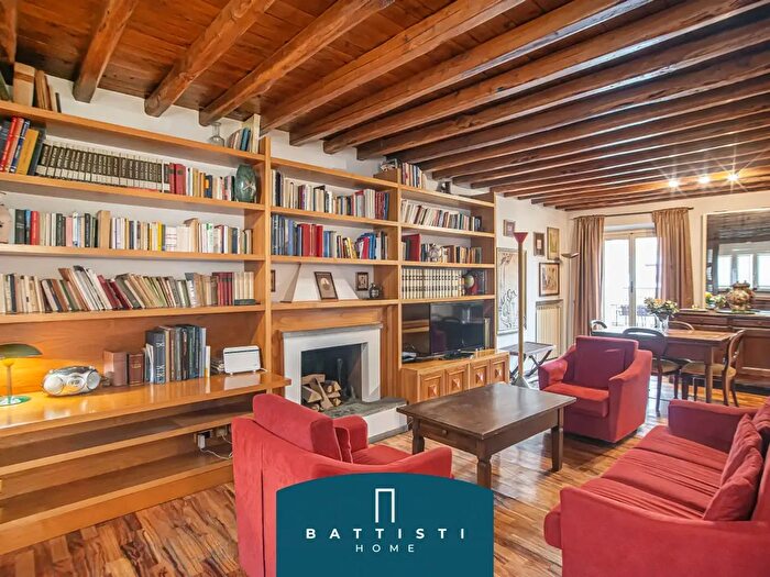 Appartamento trilocale in vendita in Piazza di Spagna, Roma