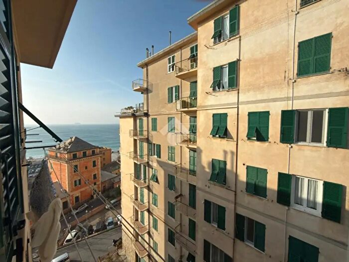 Appartamento trilocale in vendita in Via Enrico Morselli, Genova