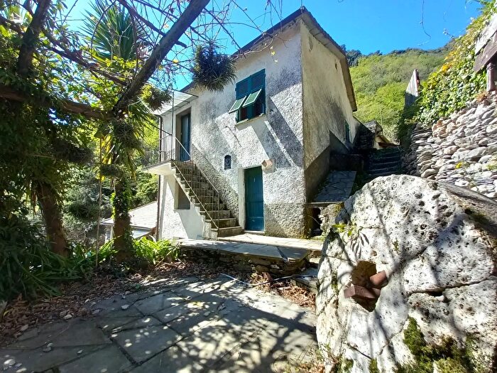 Casa con 7 locali in vendita in Sori