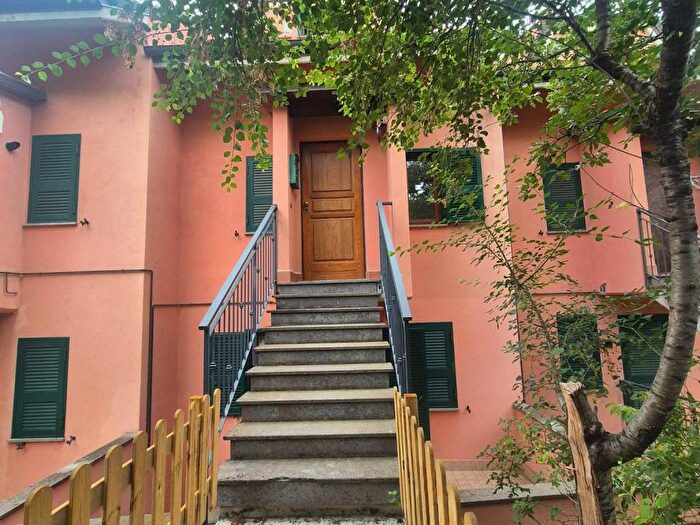 Appartamento trilocale in affitto in Via Gran Sasso, Cerri, Rocca di Cambio