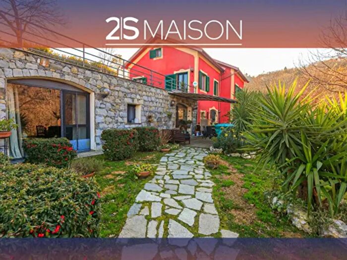 Casa con 6 locali in vendita in Ceranesi